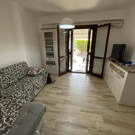 Fondachello Sea House Apartment มาสคาลิ ภายนอก รูปภาพ