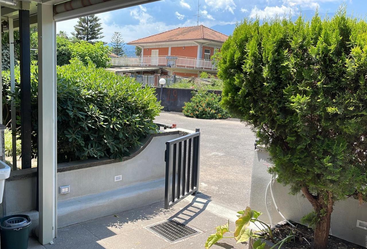 Fondachello Sea House Apartment มาสคาลิ ภายนอก รูปภาพ